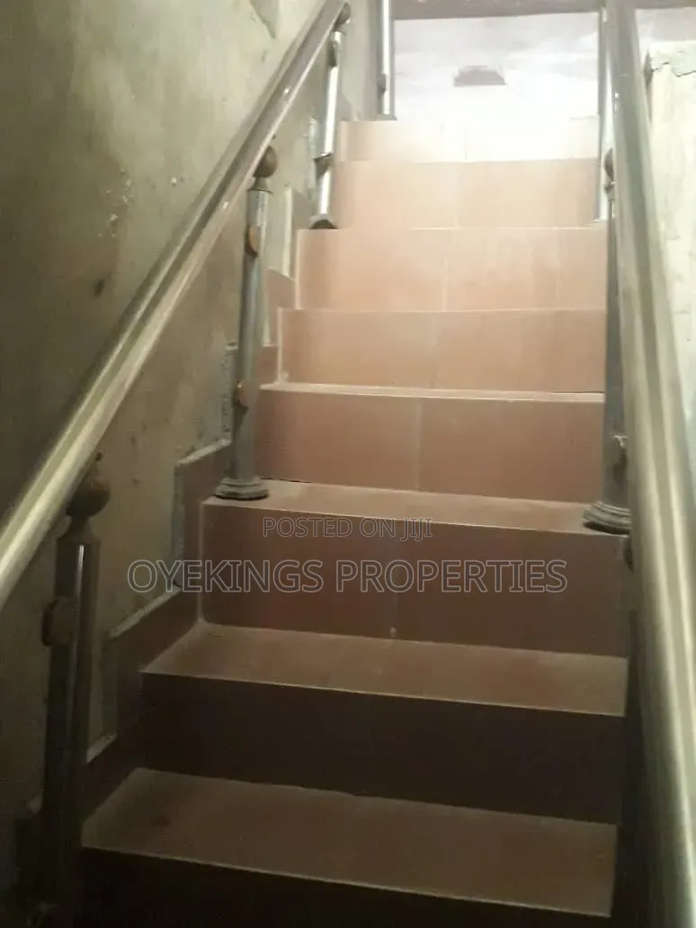 4bdrm Bungalow in Odoona, Oluyole Estate for sale