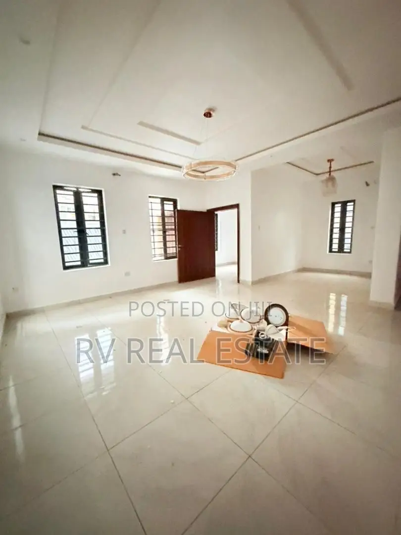 4bdrm Duplex in Obanikoro for sale