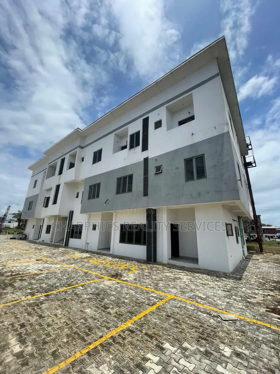 3bdrm Duplex in Lekki Phase 2 for rent