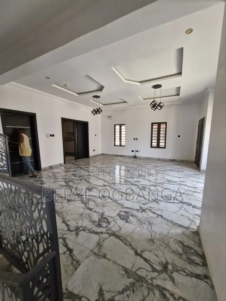 4bdrm House in Ikota for sale