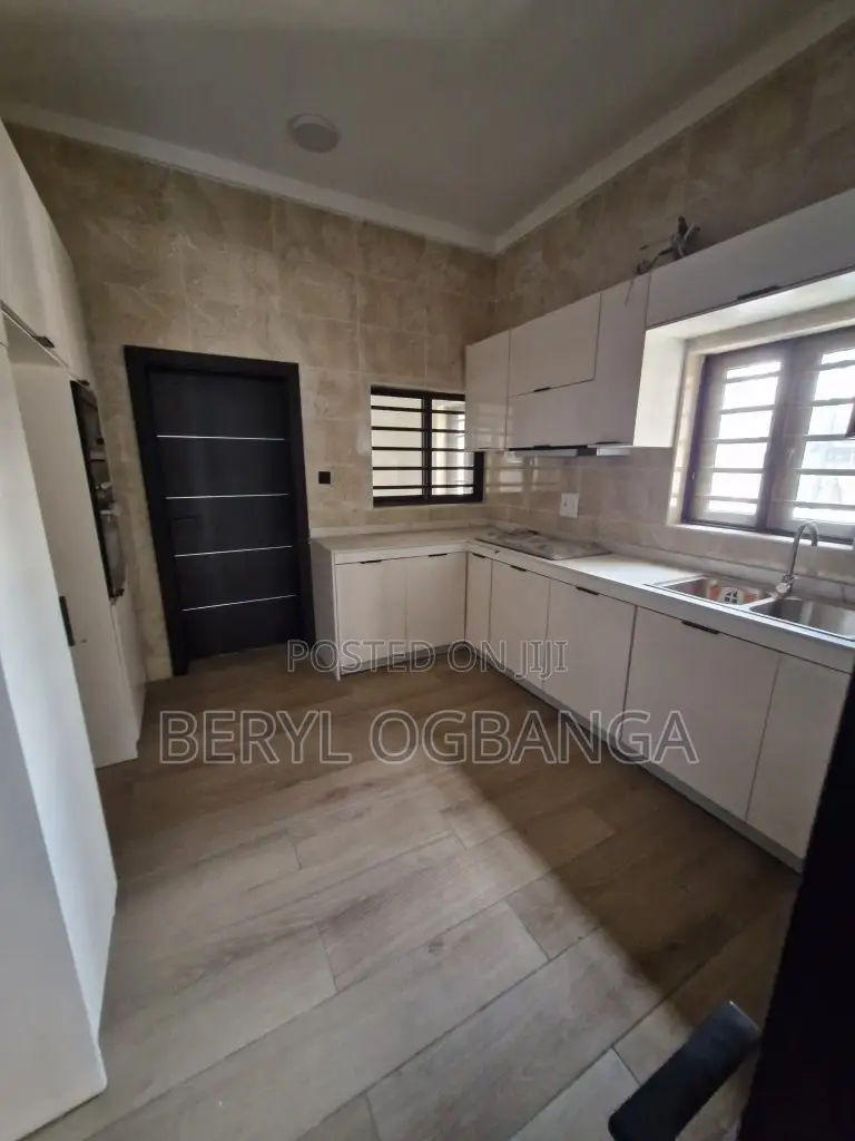 4bdrm House in Ikota for sale