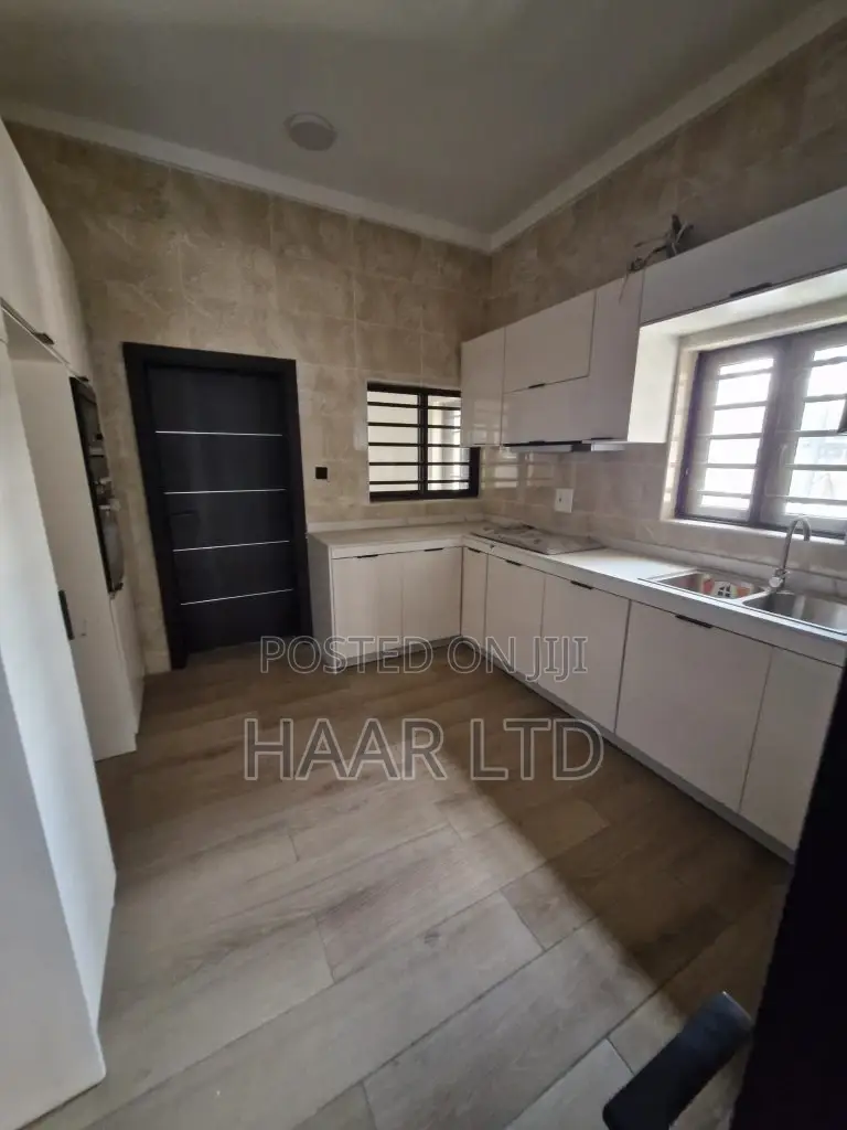 4bdrm House in Ikota for sale