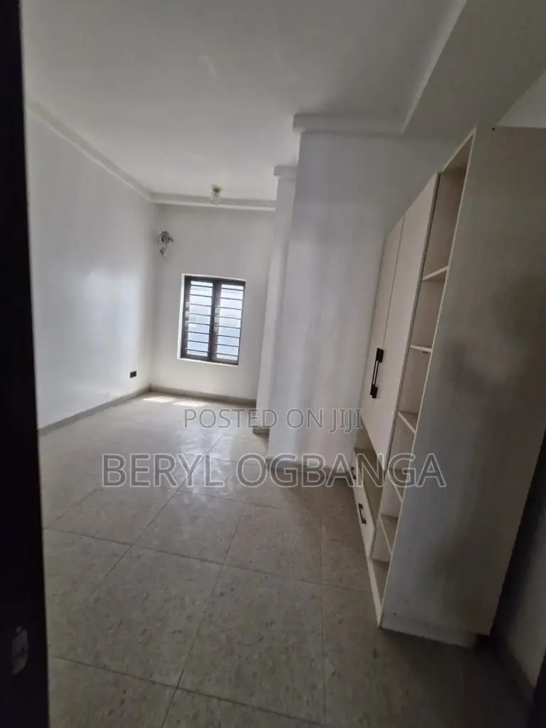 4bdrm House in Ikota for sale