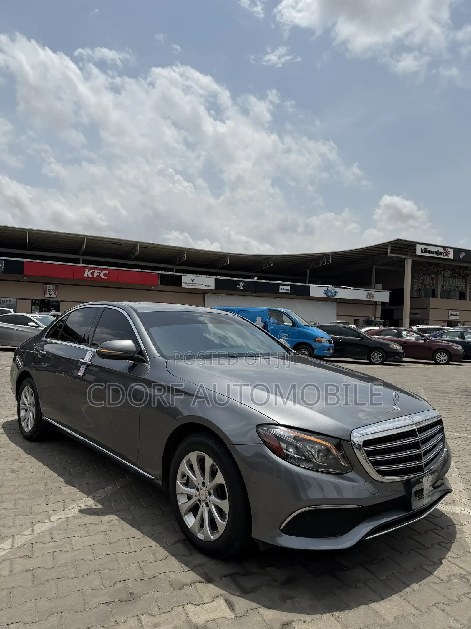 Mercedes-Benz E300 4Matic AWD Sedan (2.0L 4cyl 9A) 2017 Gray