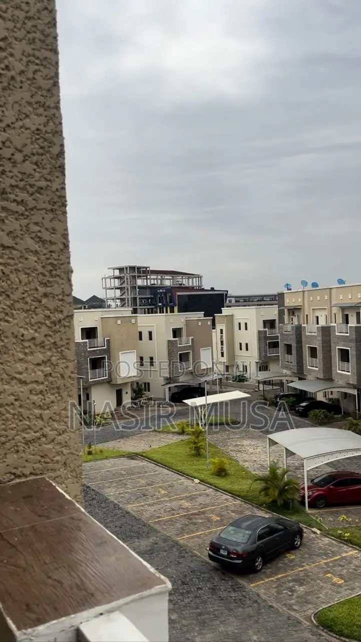 6bdrm Duplex in Guzape District for sale