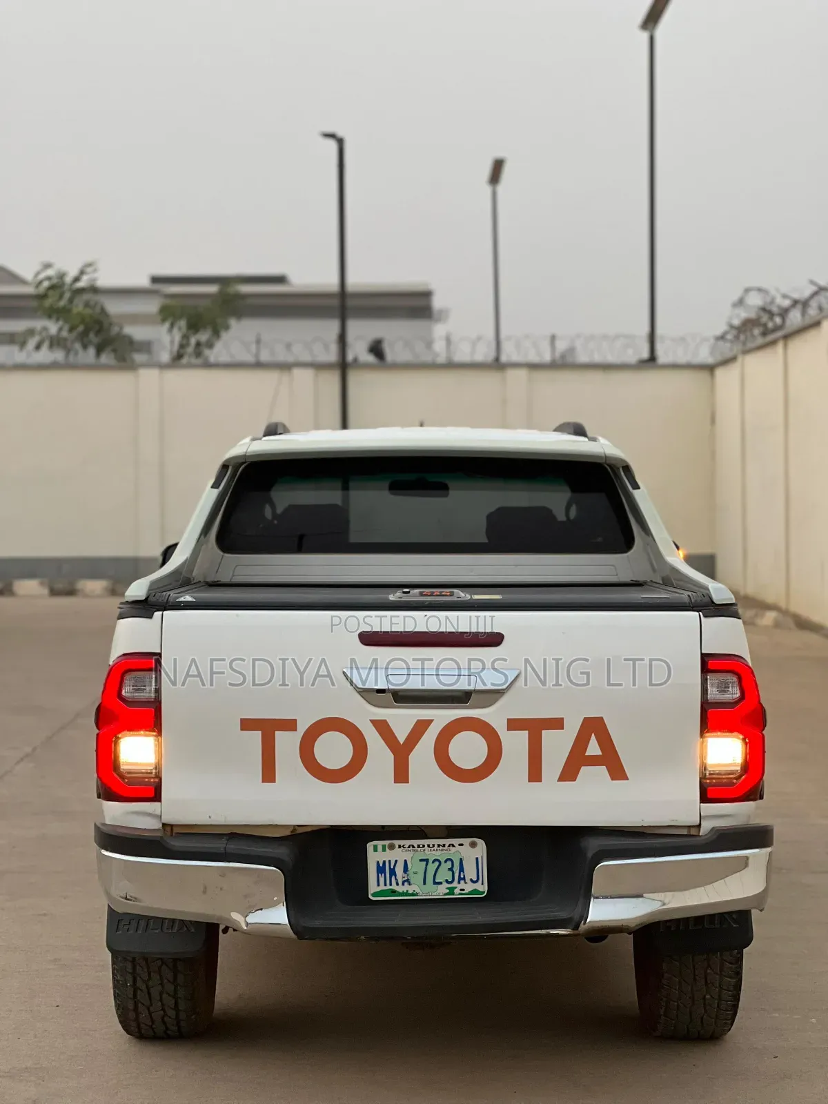 Toyota Hilux 2015 White