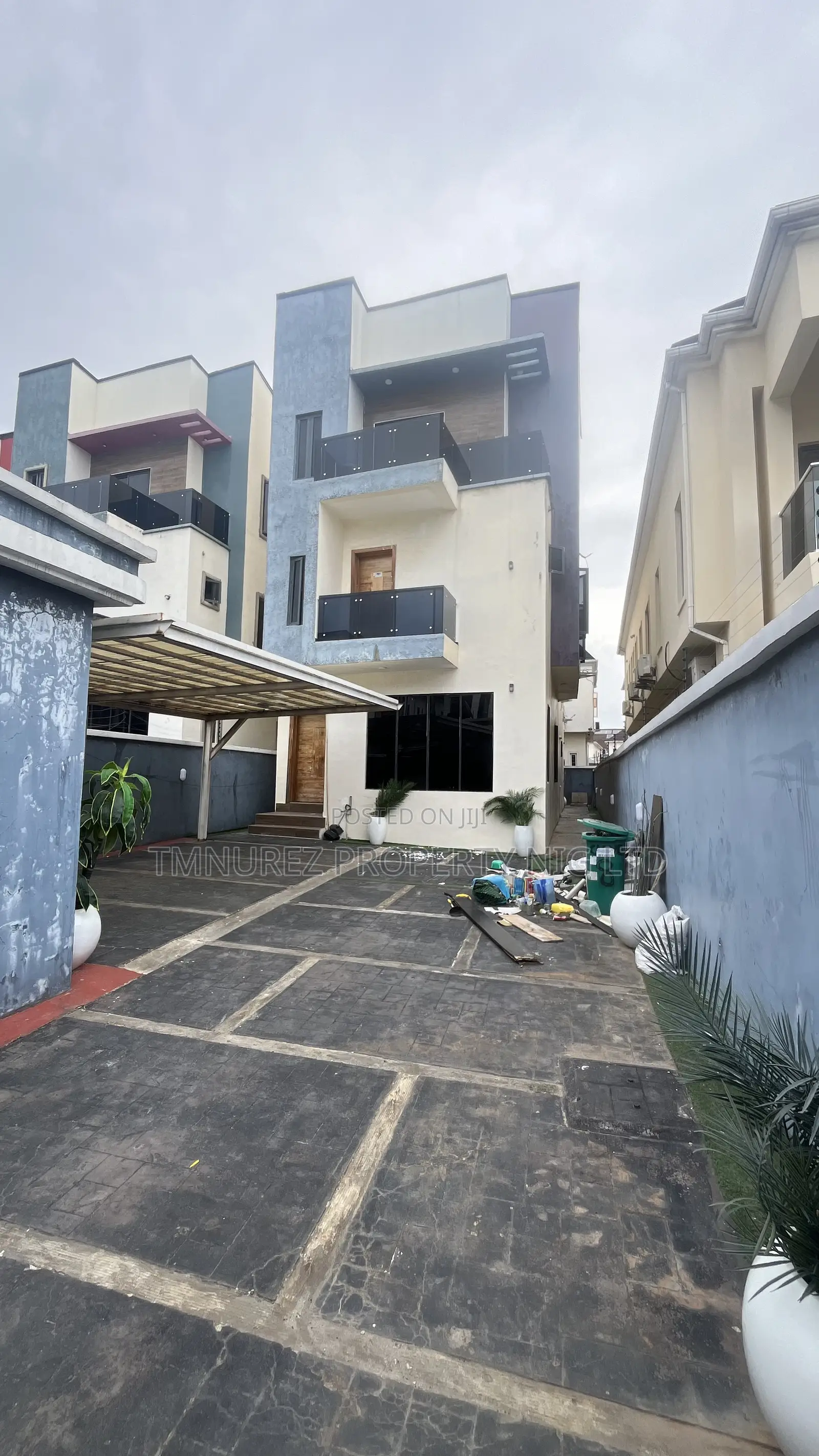 5bdrm Duplex in Ikota for rent