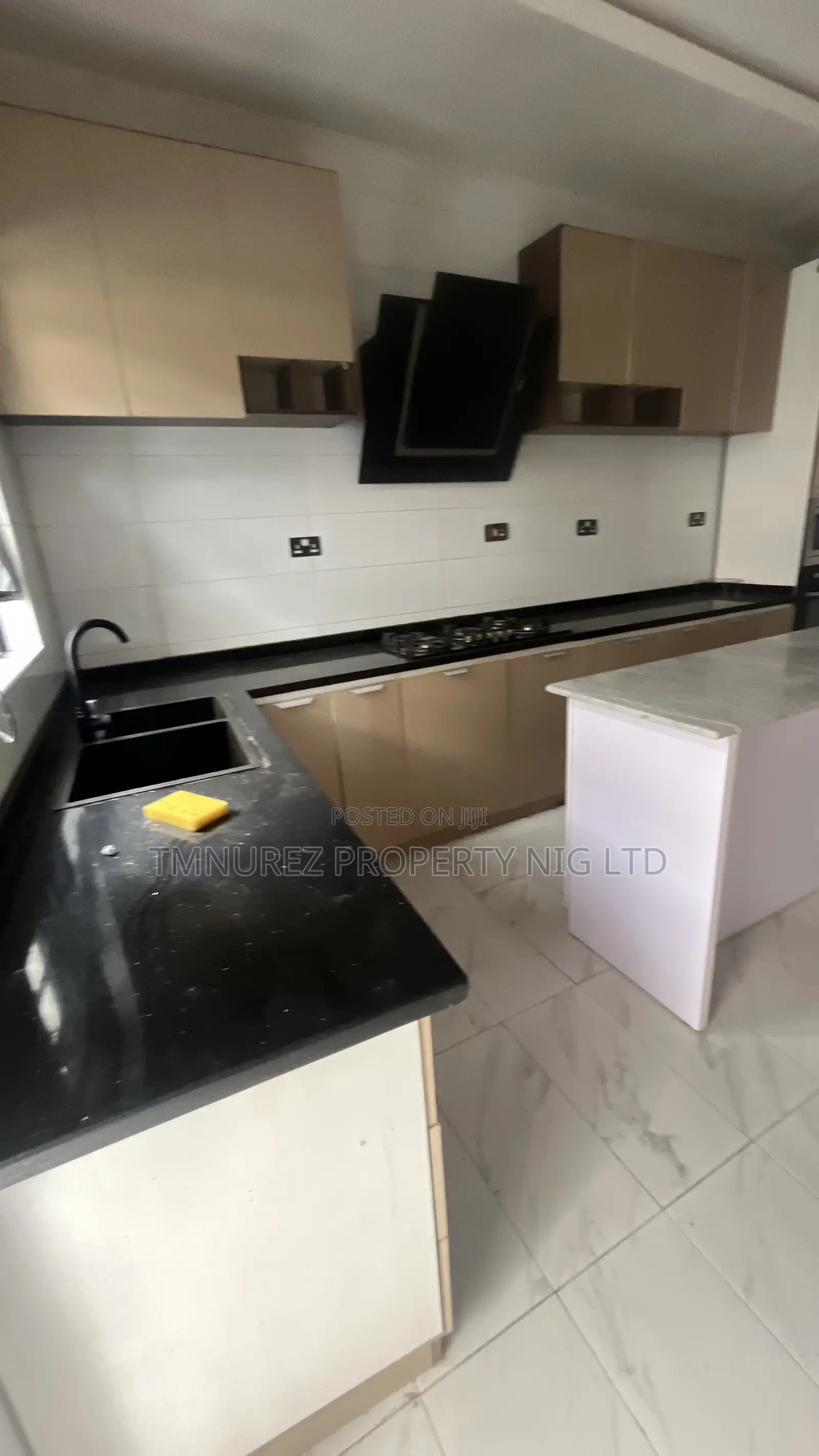 5bdrm Duplex in Ikota for rent
