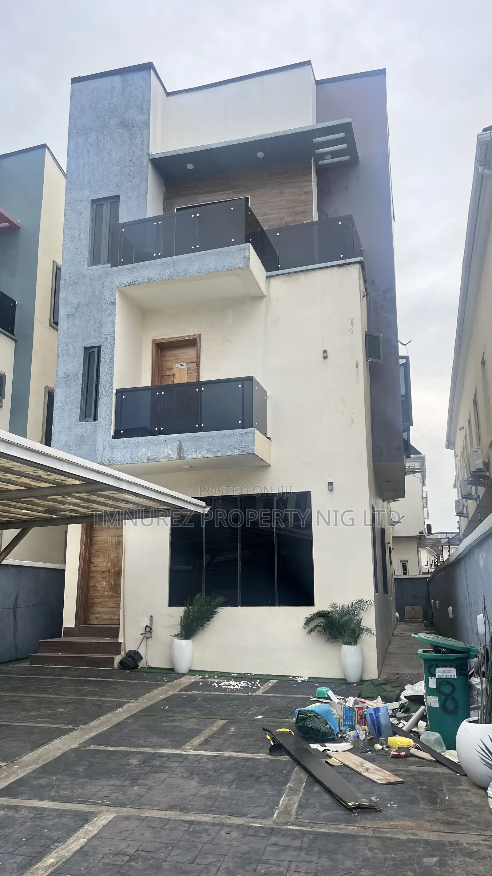 5bdrm Duplex in Ikota for rent