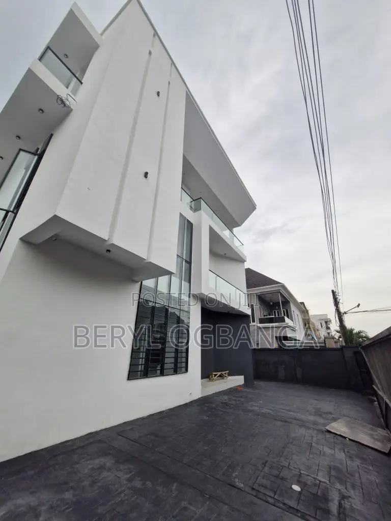 5bdrm Duplex in Osapa london for sale