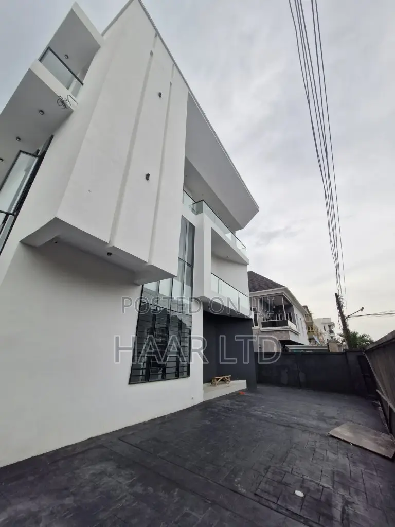 5bdrm Duplex in Osapa london for sale