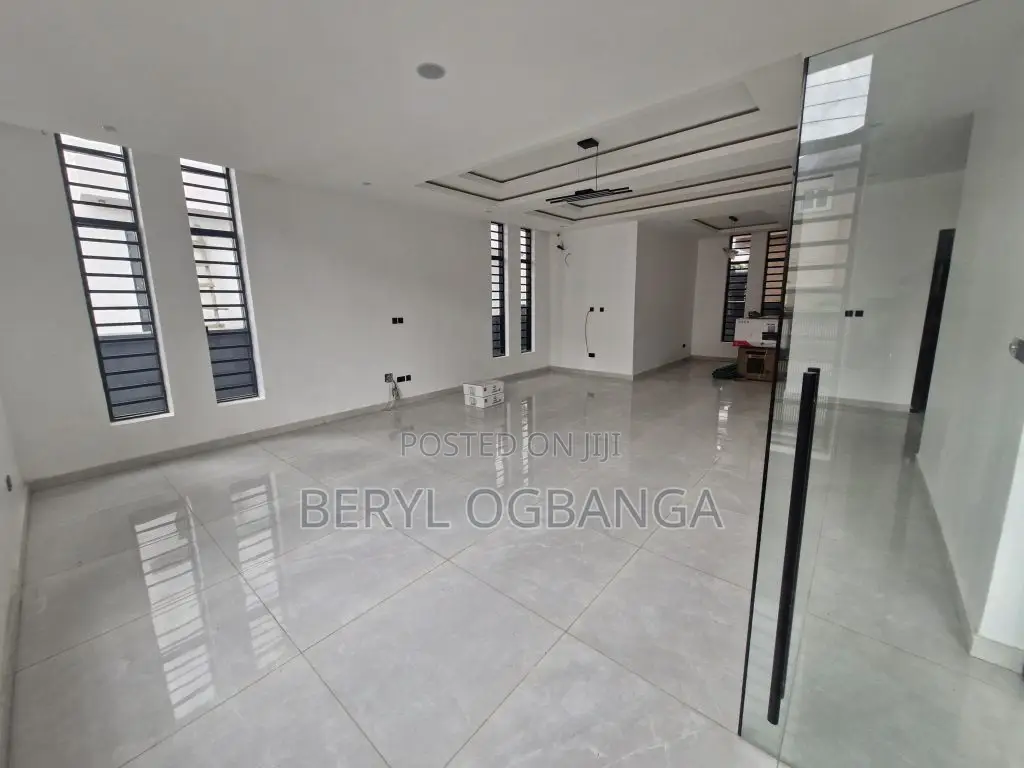 5bdrm Duplex in Osapa london for sale