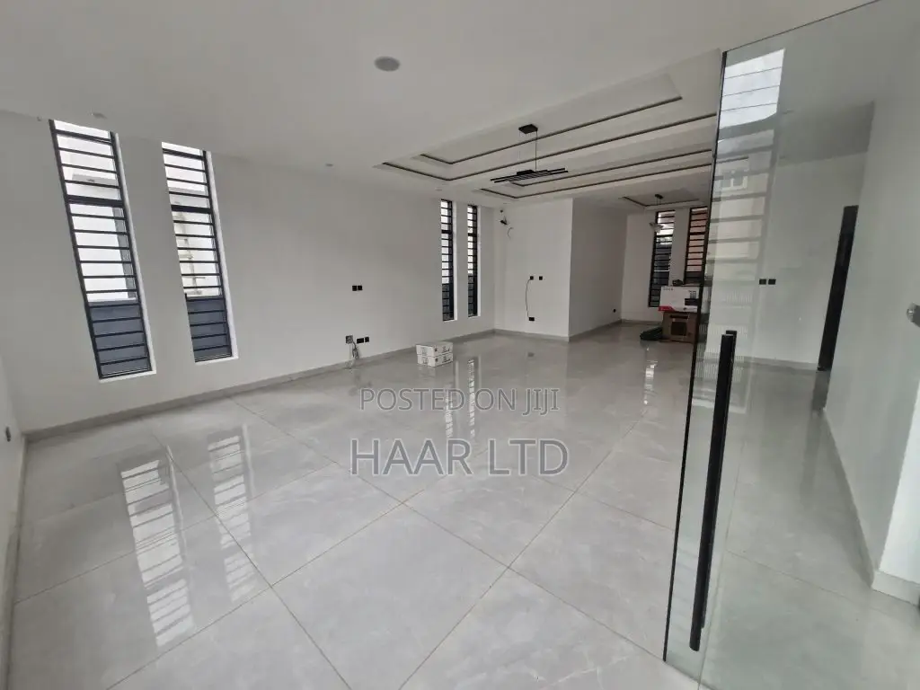 5bdrm Duplex in Osapa london for sale