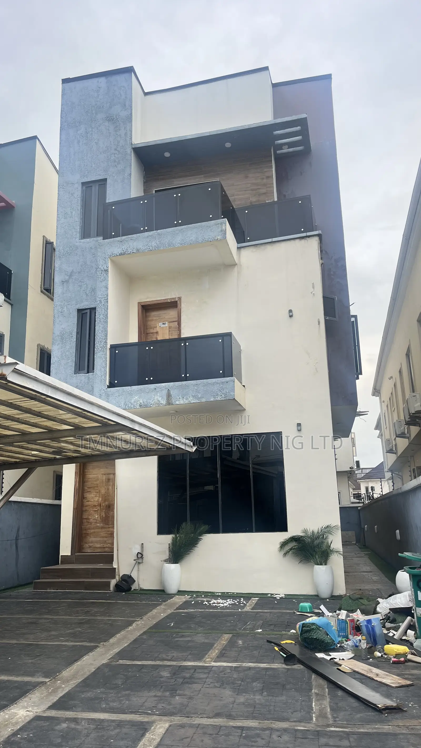 5bdrm Duplex in Ikota for rent