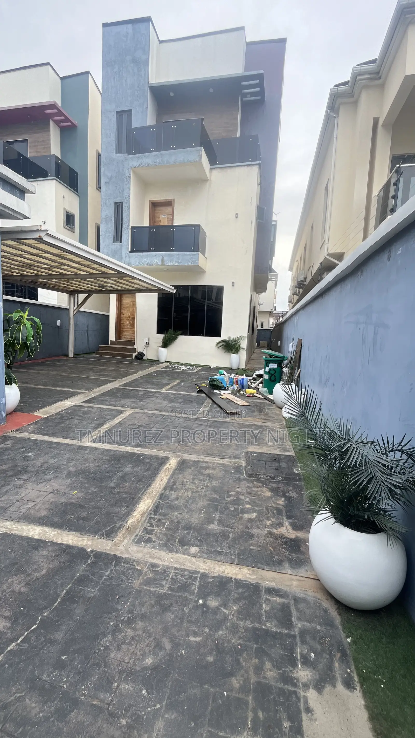 5bdrm Duplex in Ikota for rent