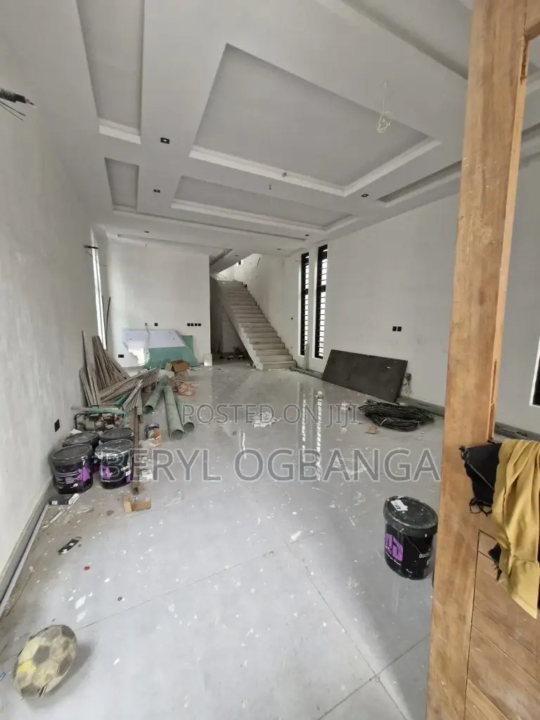 5bdrm Duplex in Osapa london for sale