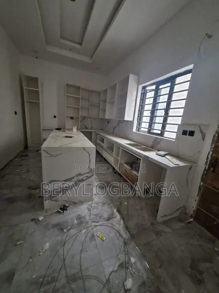 5bdrm Duplex in Osapa london for sale