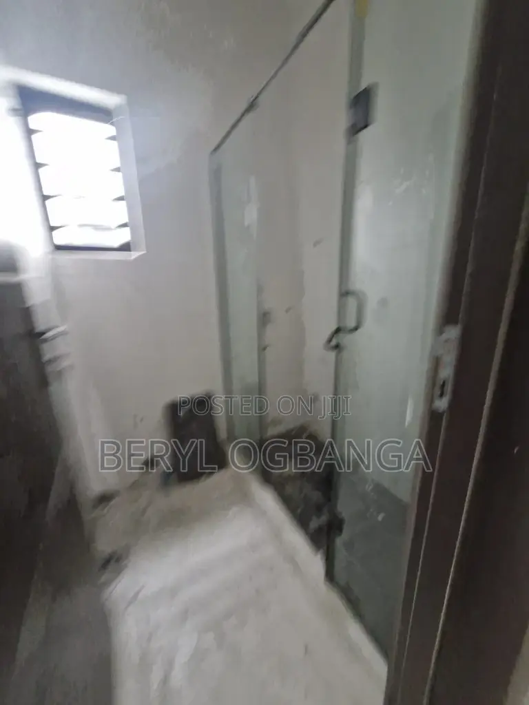 5bdrm Duplex in Osapa london for sale