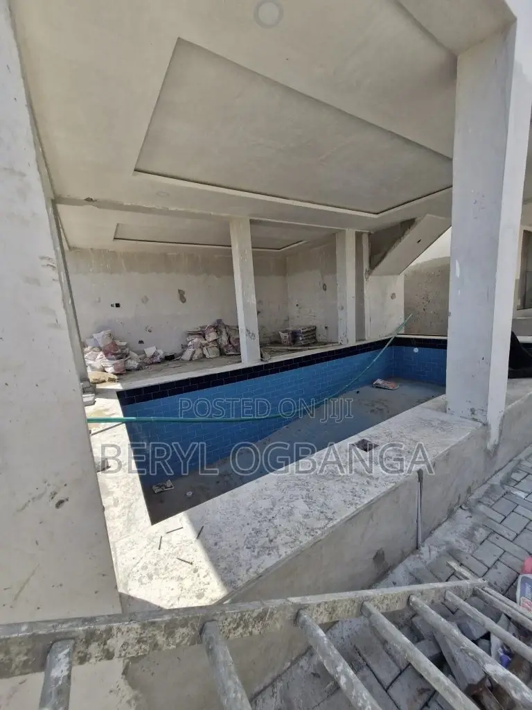 4bdrm Duplex in Ikota for sale