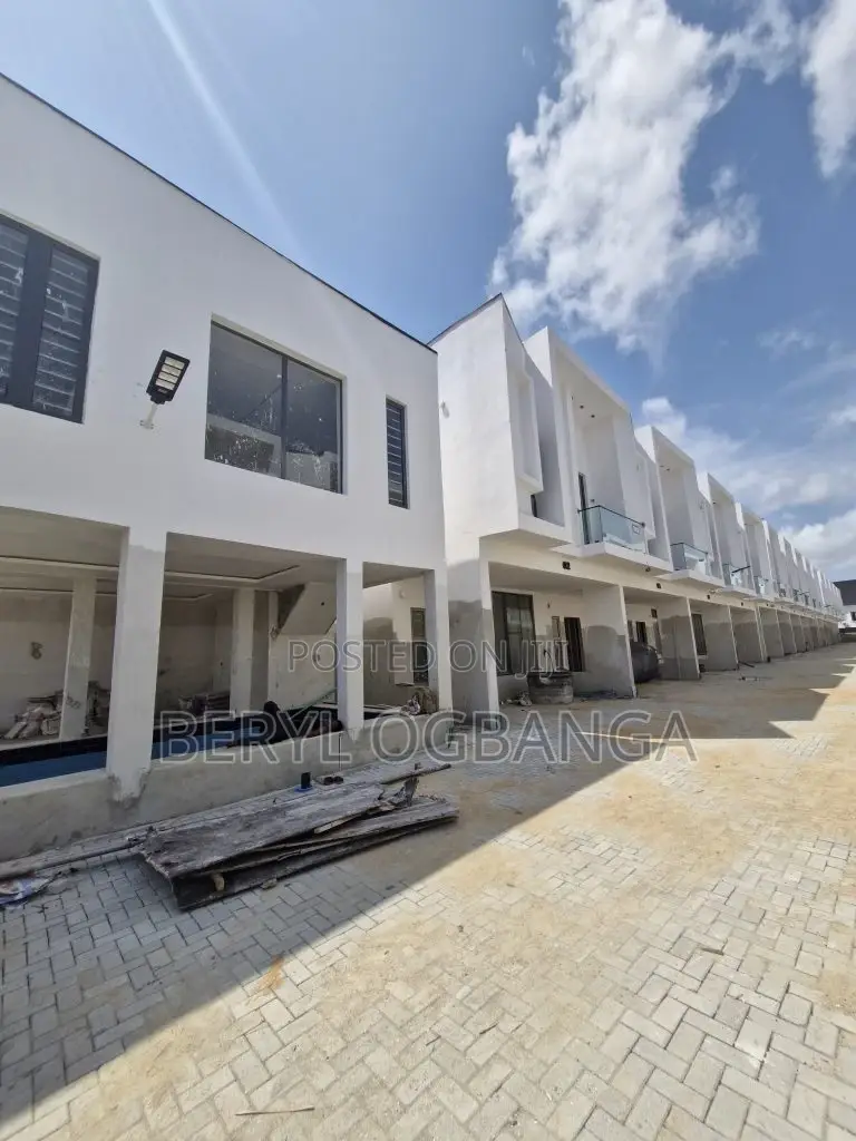 4bdrm Duplex in Ikota for sale
