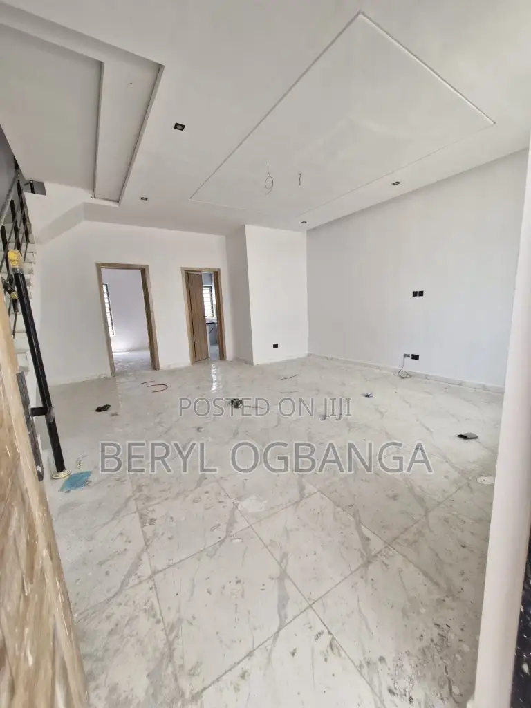 4bdrm Duplex in Ikota for sale