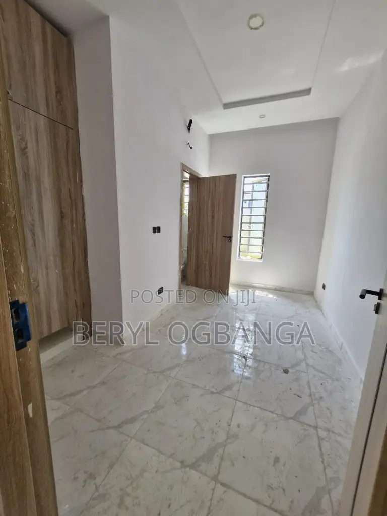 4bdrm Duplex in Ikota for sale