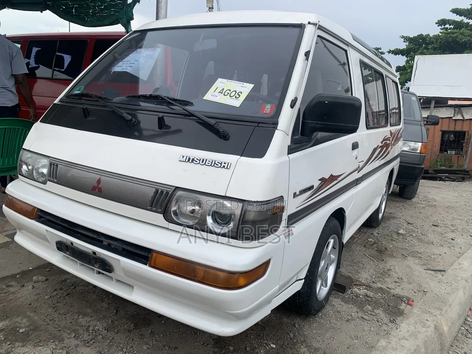 Mitsubishi L300 2002 White