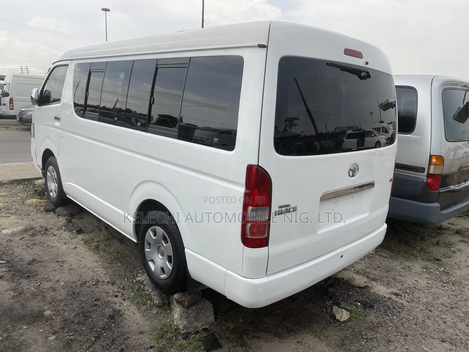 Toyota HiAce 2013 White
