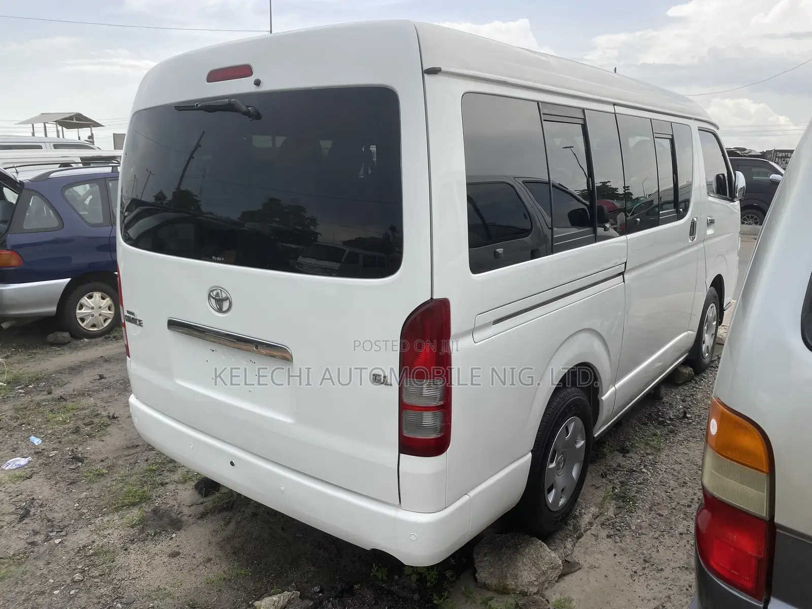Toyota HiAce 2013 White