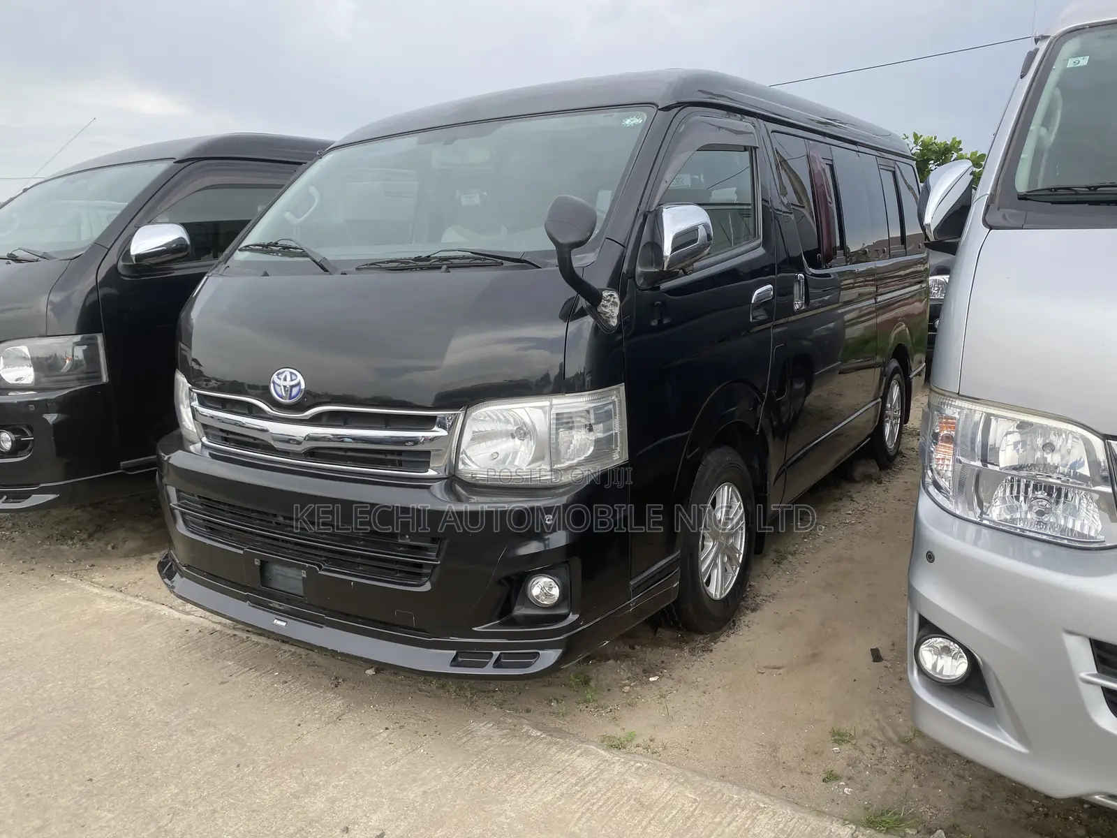 Toyota HiAce 2013 Black