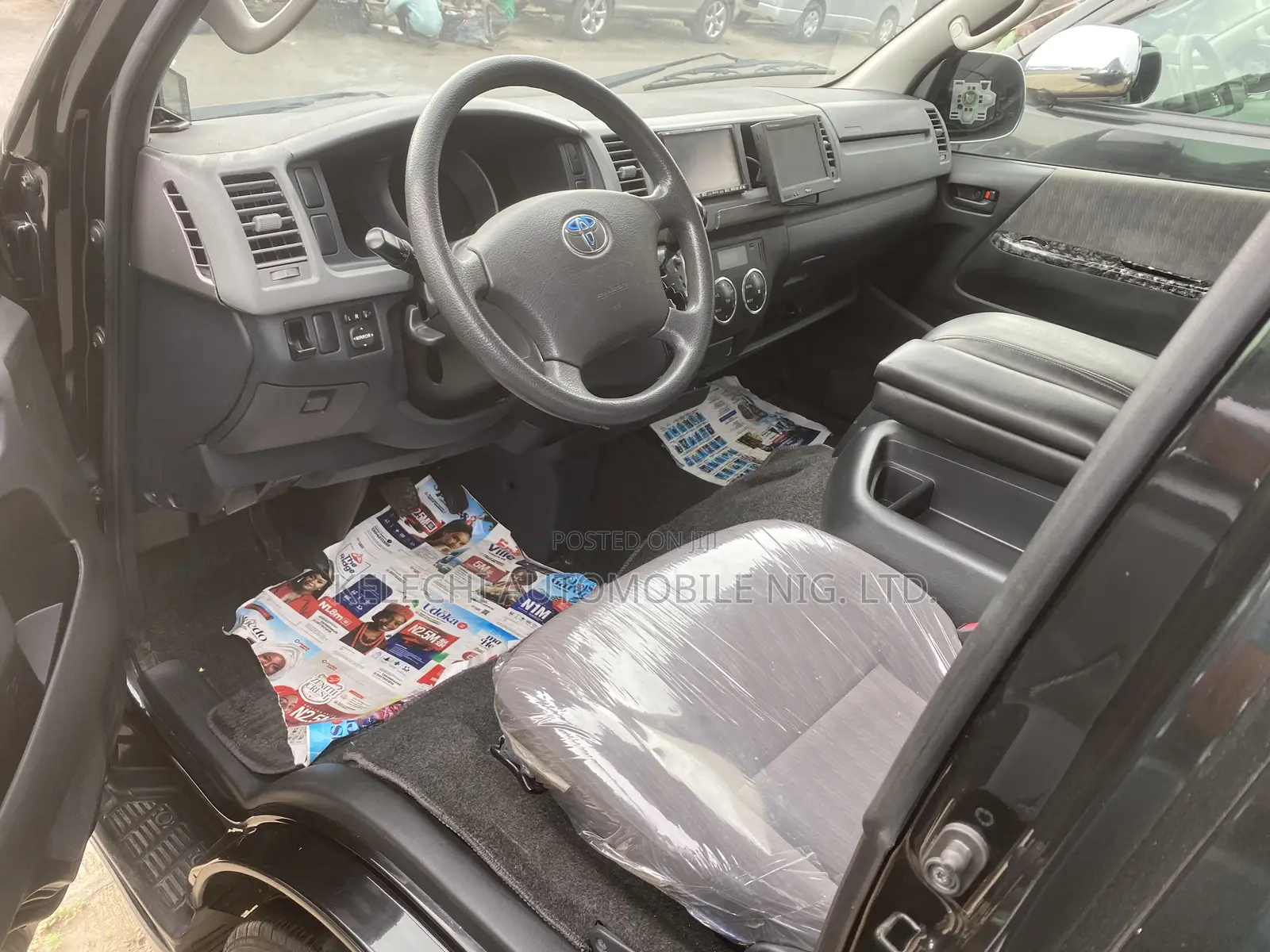 Toyota HiAce 2013 Black