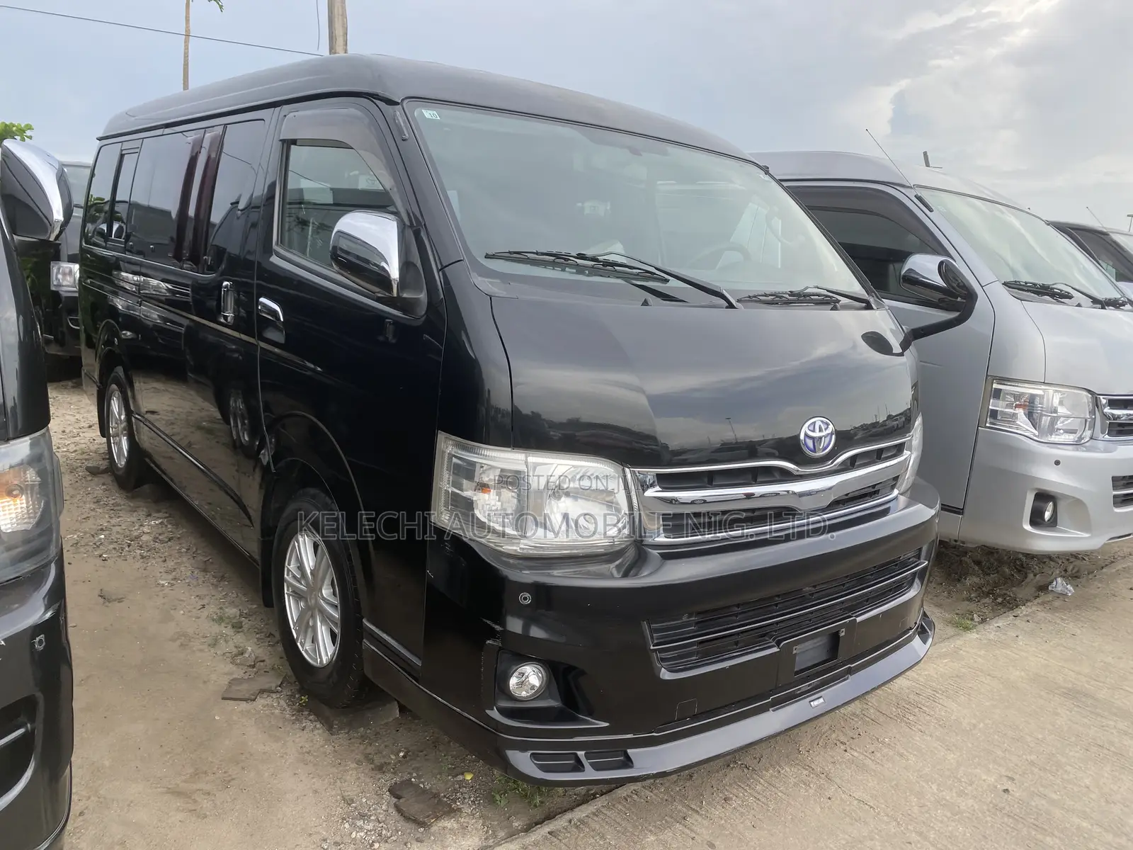 Toyota HiAce 2013 Black