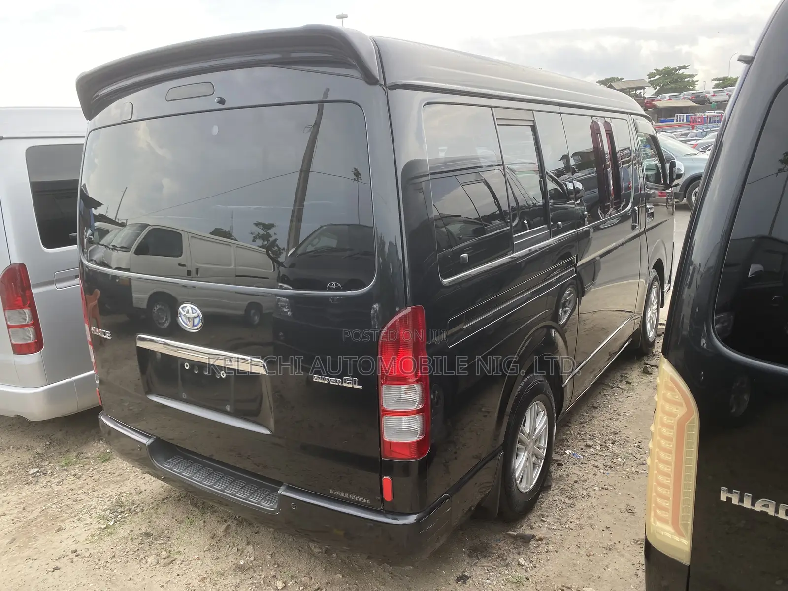 Toyota HiAce 2013 Black