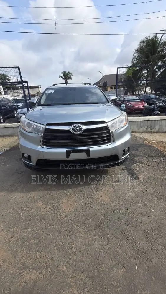 Toyota Highlander XLE V6 4x4 (3.5L 6cyl 6A) 2016 Silver