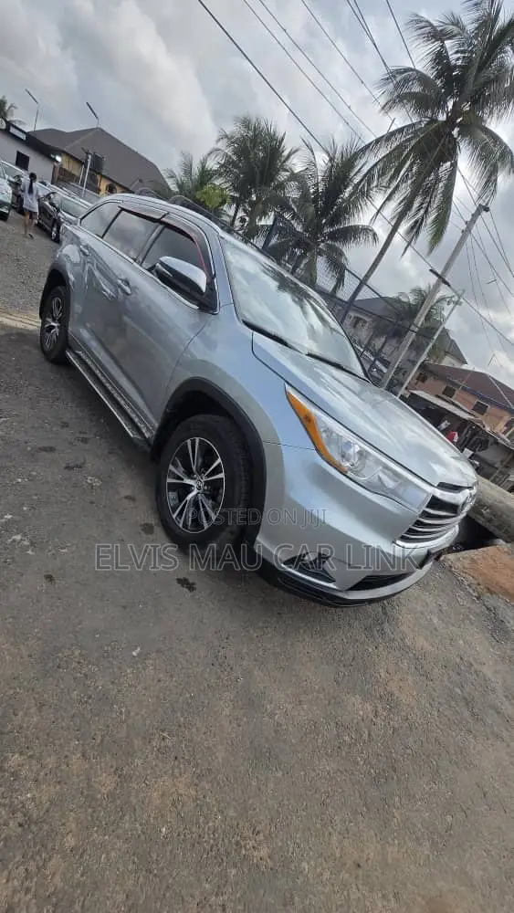 Toyota Highlander XLE V6 4x4 (3.5L 6cyl 6A) 2016 Silver