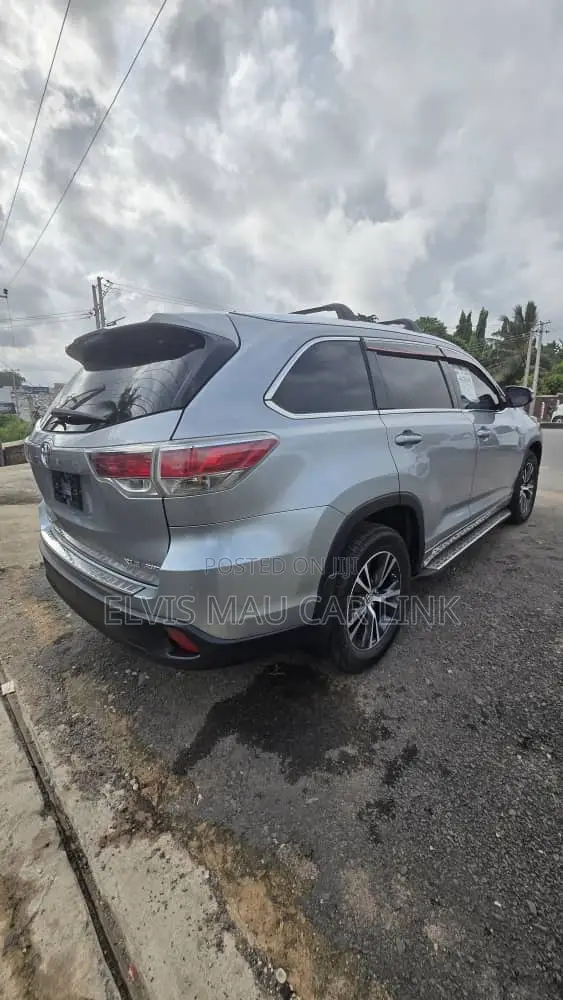 Toyota Highlander XLE V6 4x4 (3.5L 6cyl 6A) 2016 Silver