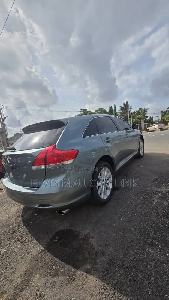 Toyota Venza LE 2011 Green