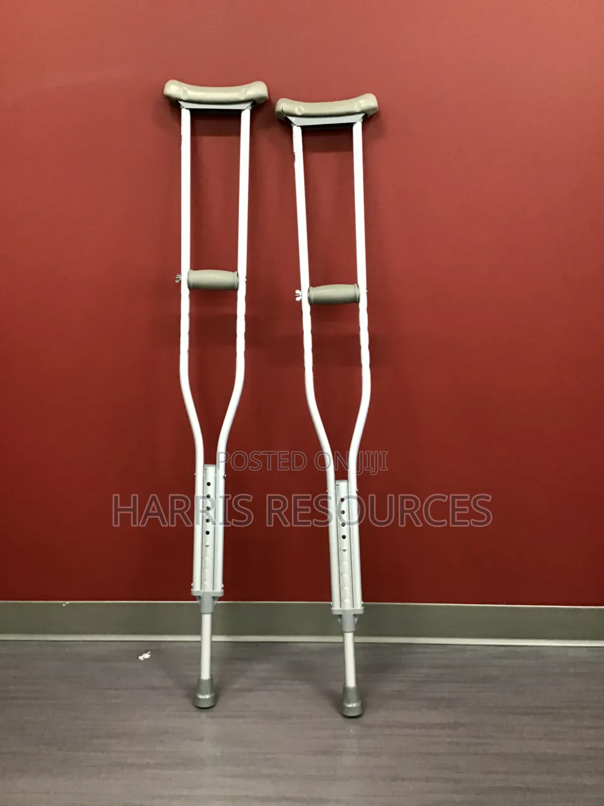 Move Confidently: Ultra-Light Adjustable Crutches