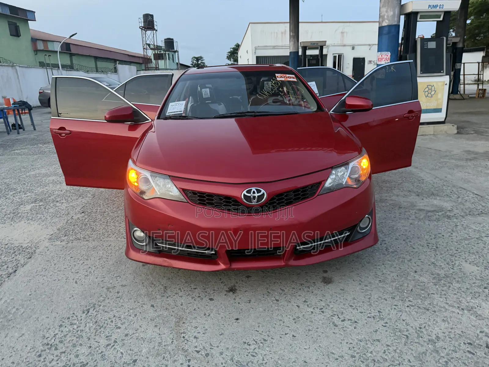 Toyota Camry SE 4dr Sedan (2.5L 4cyl 6A) 2013 Red