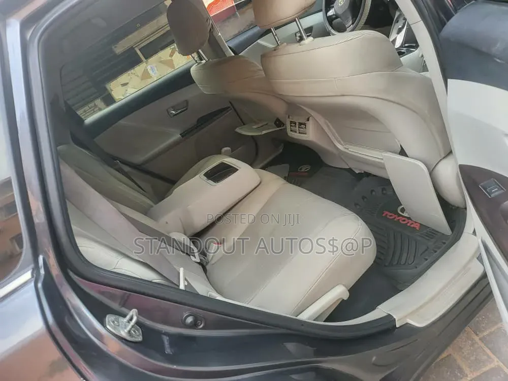Toyota Venza 2010 Gray
