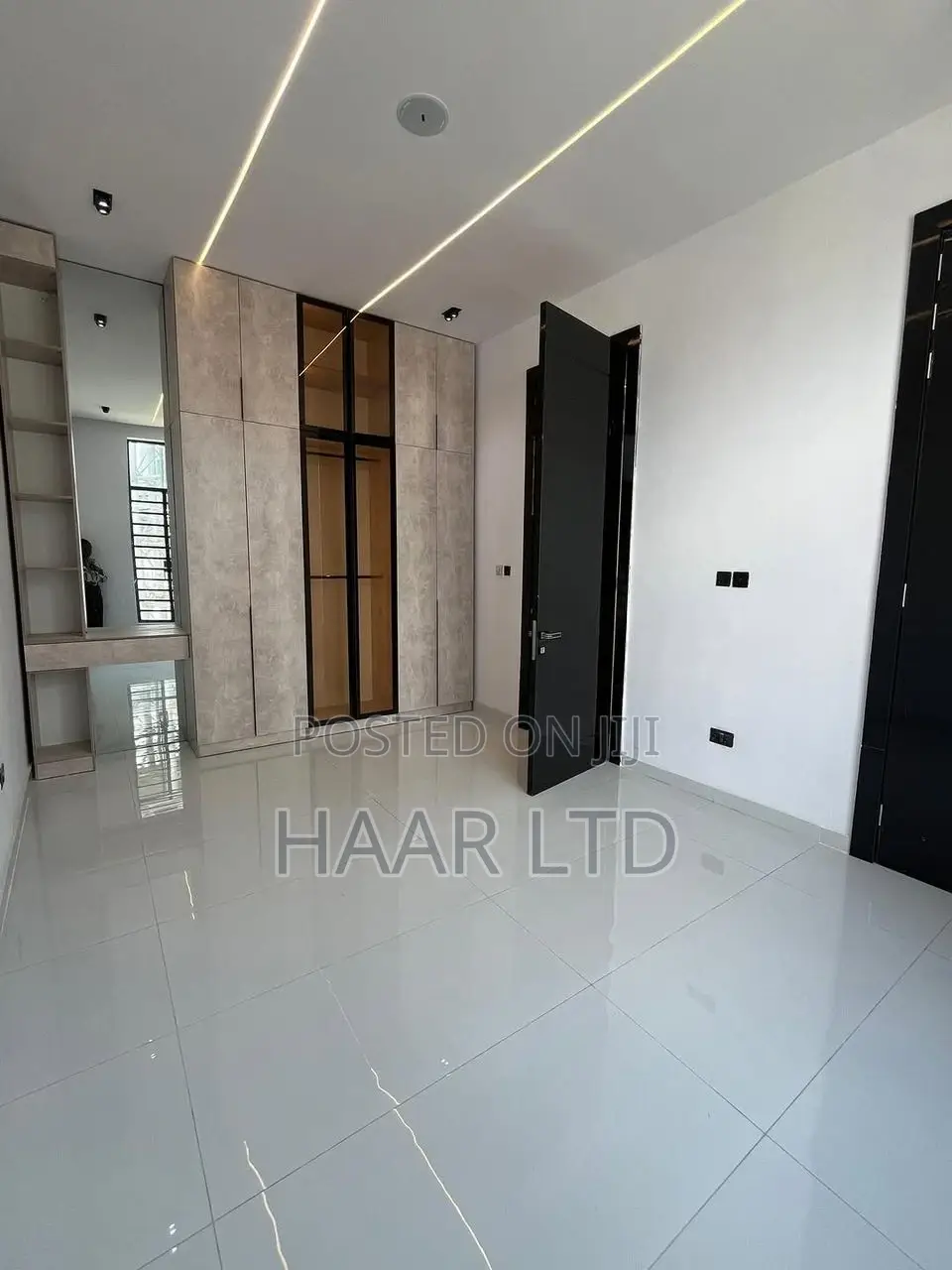 5bdrm Duplex in Ikota for sale