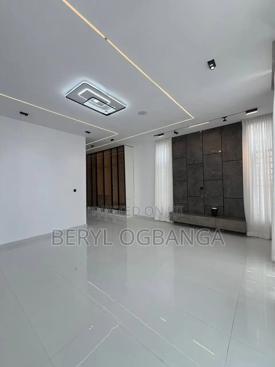 5bdrm Duplex in Ikota for sale