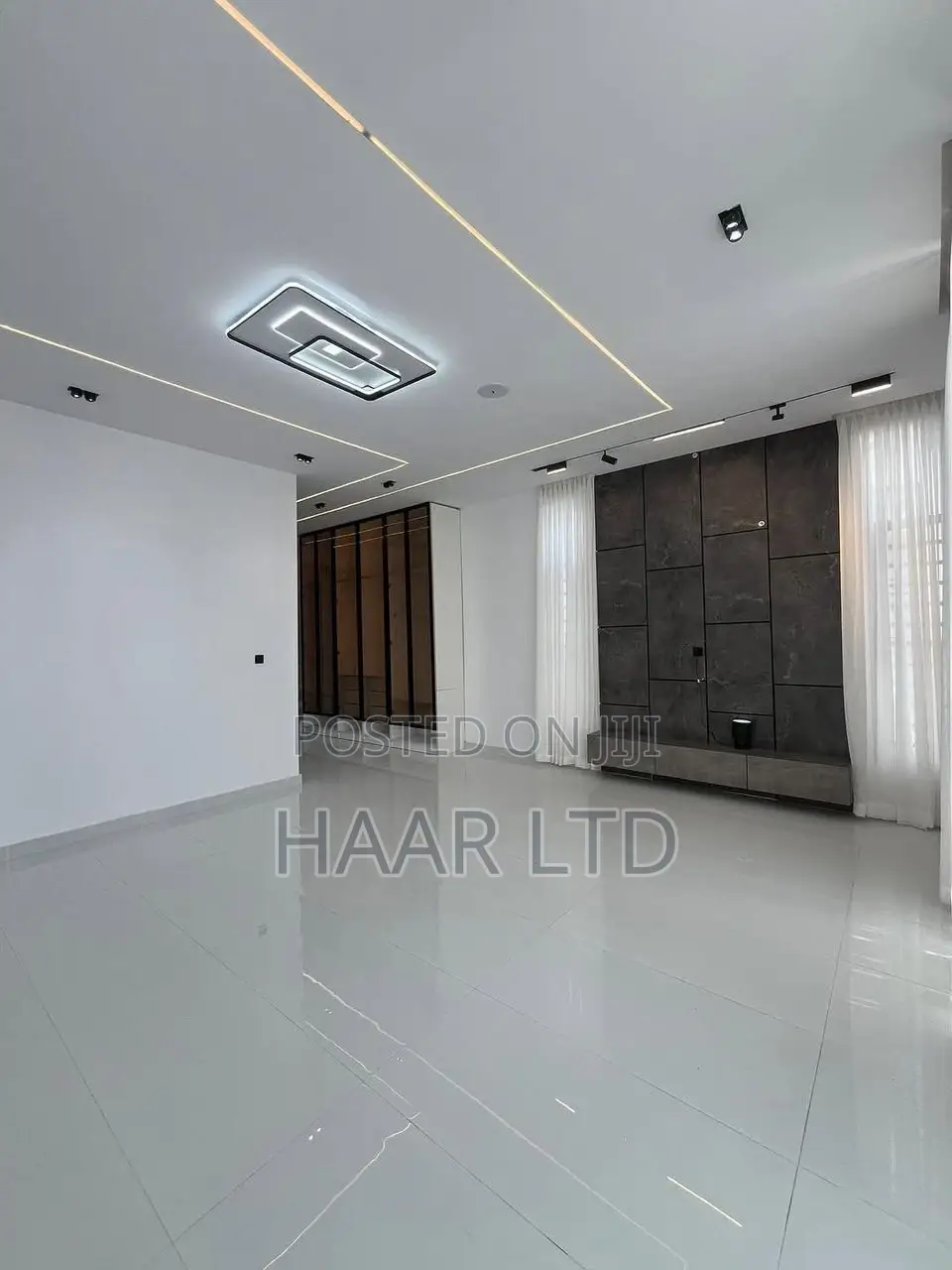 5bdrm Duplex in Ikota for sale