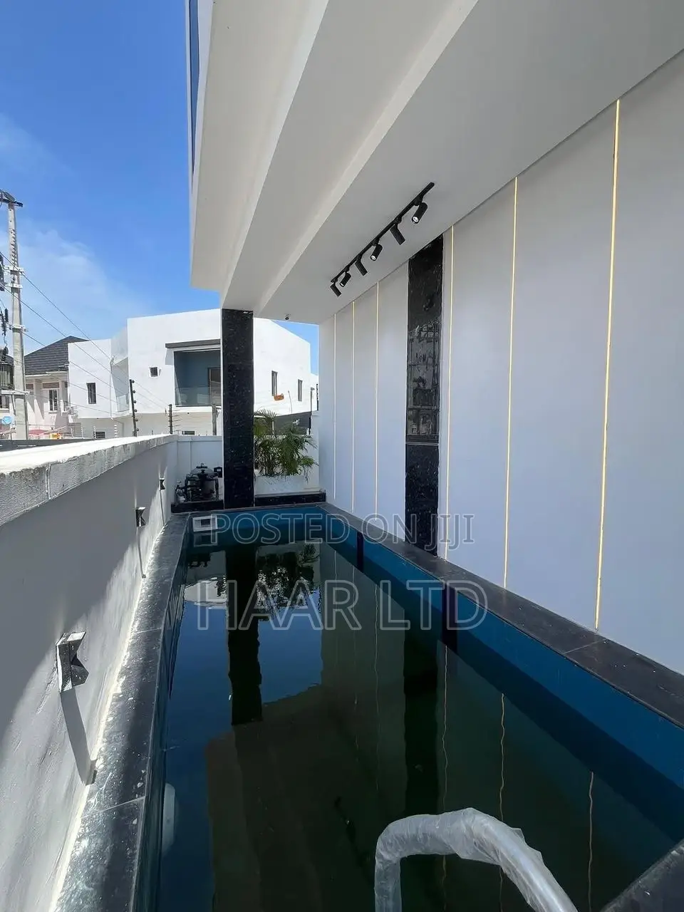 5bdrm Duplex in Ikota for sale