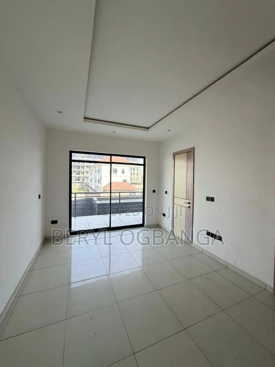 4bdrm Maisonette in Lekki Phase 1 for rent
