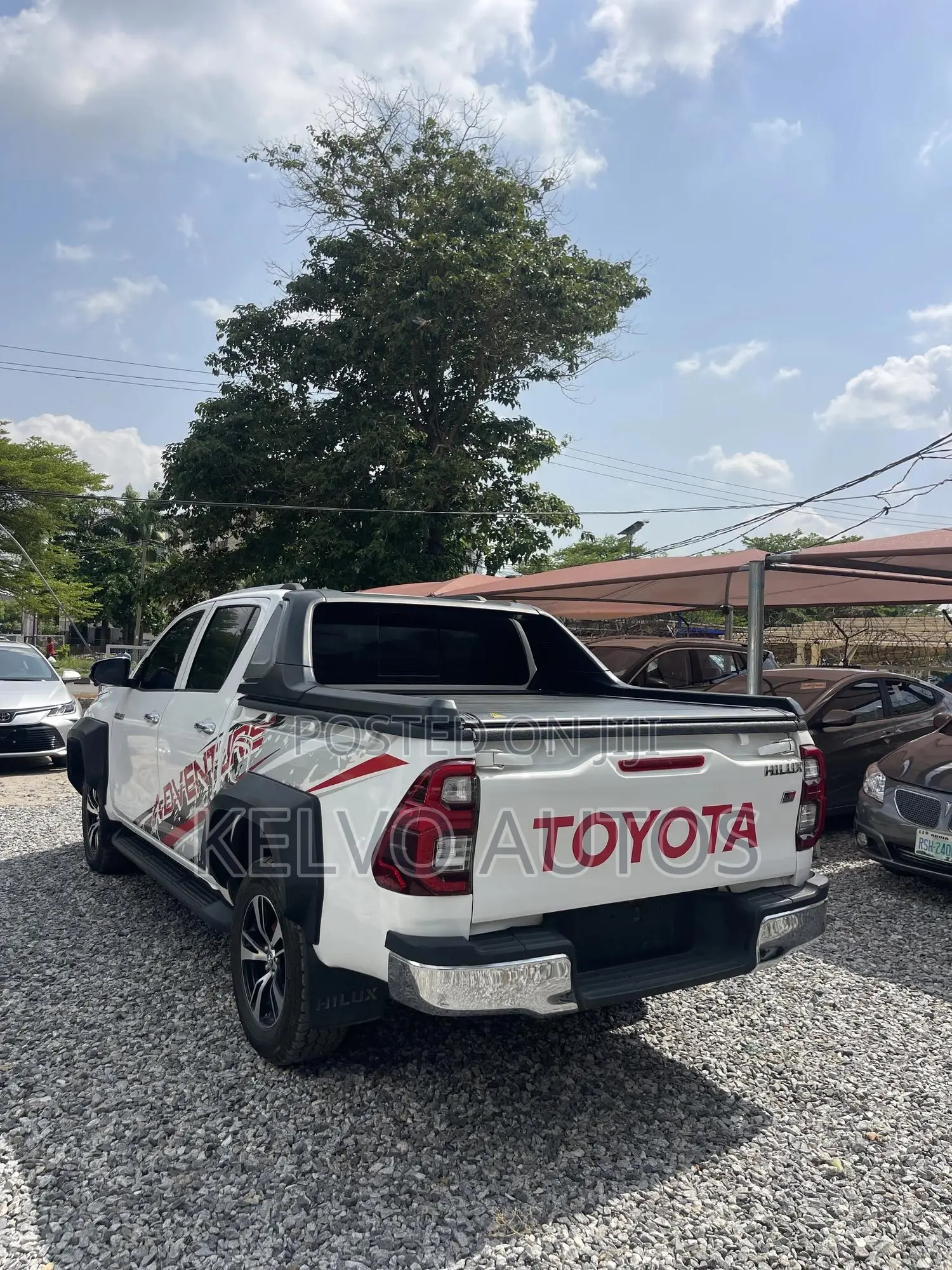 Toyota Hilux 2024 White