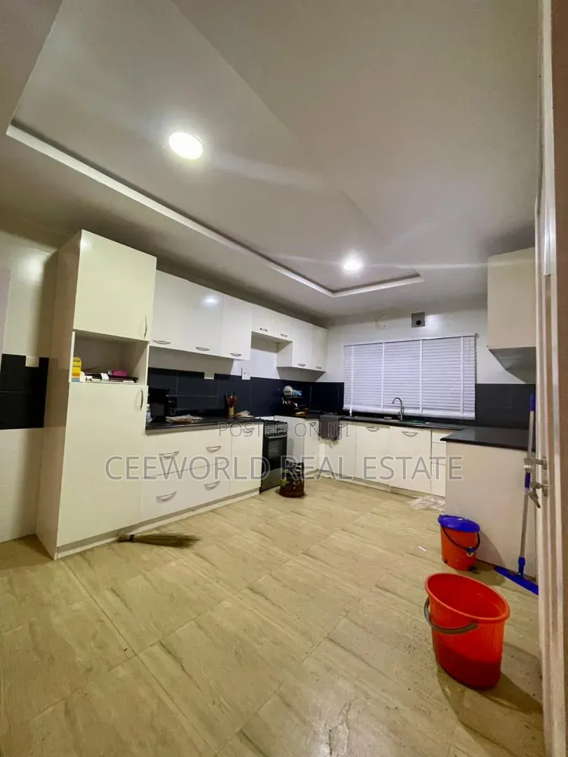 4bdrm Duplex in Jericho Gra for rent