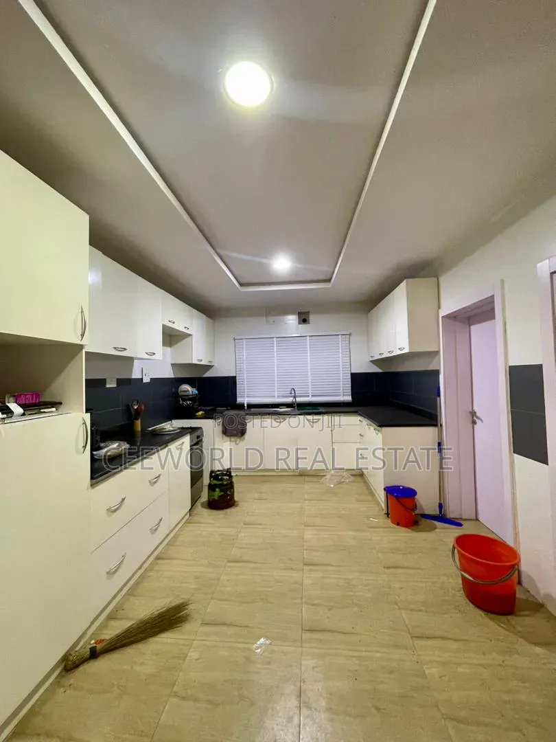 4bdrm Duplex in Jericho Gra for rent