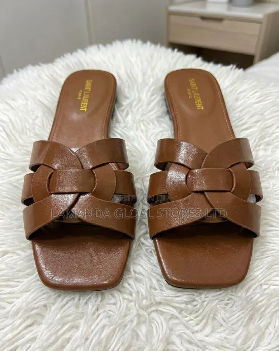Stylish Women's Interlocking Flat Sandals