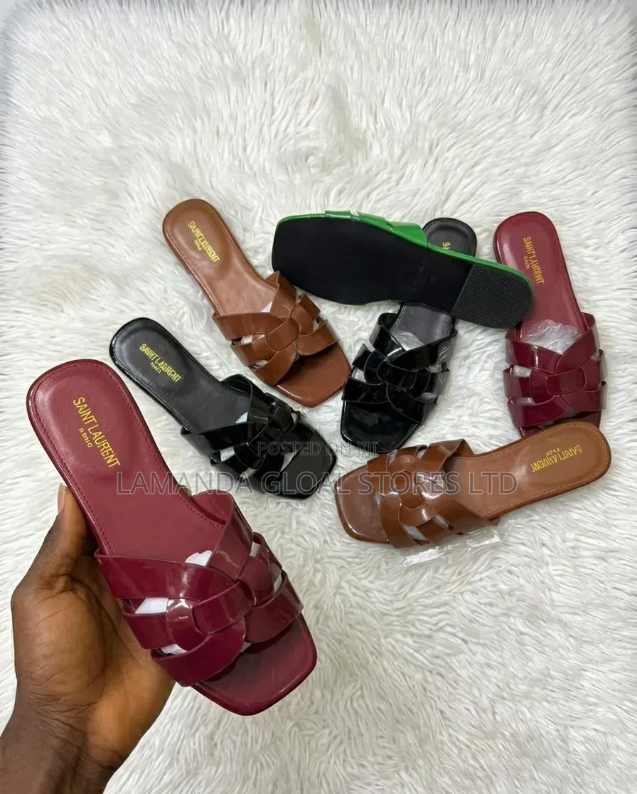 Stylish Women's Interlocking Flat Sandals